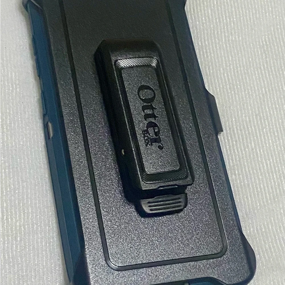 ❌ FREE IN YOUR BUNDLE ❌OtterBox Defender Series Screenless Edition Black Case